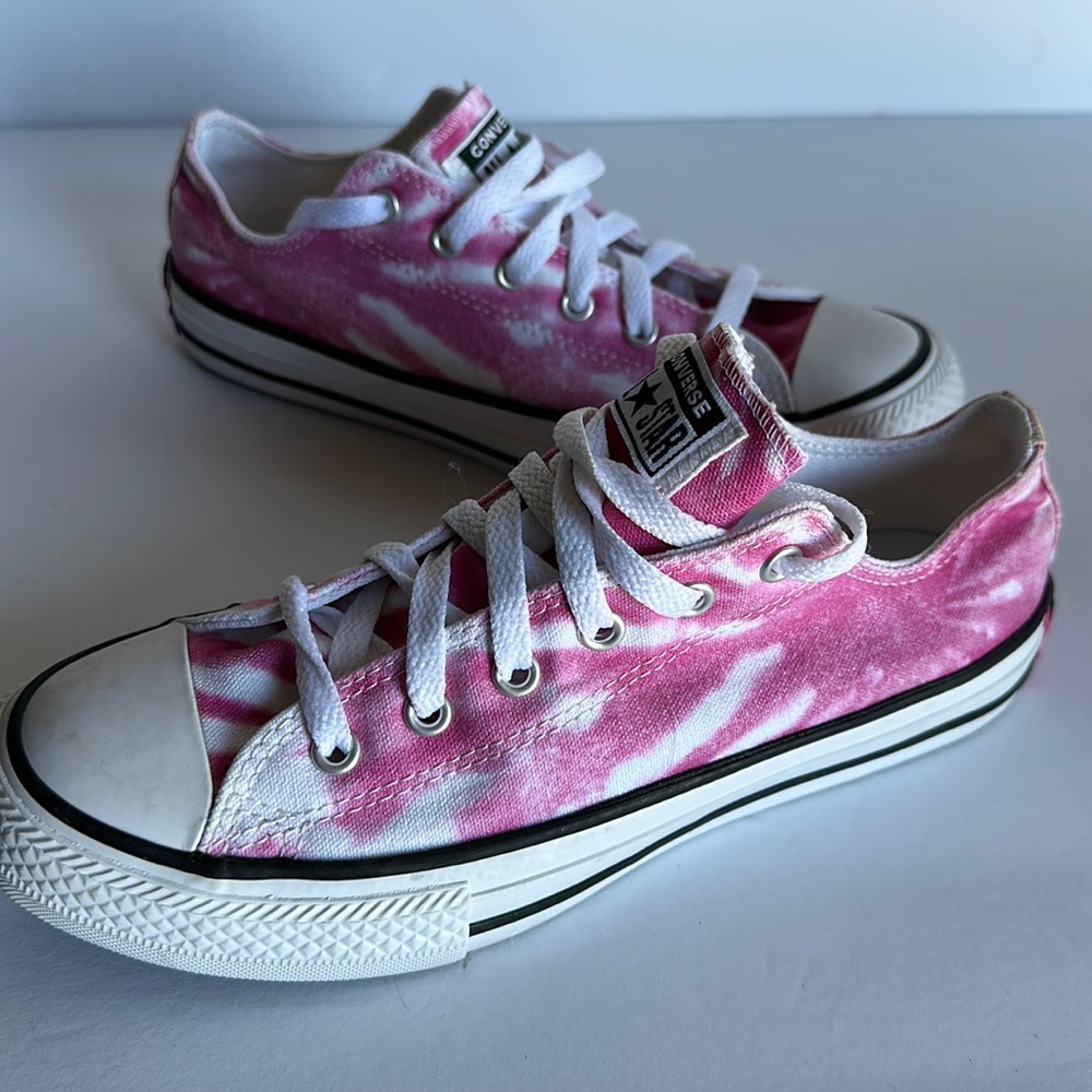VANS Girls tie-dye pink sneakers in size 4.5 used once in great condition
